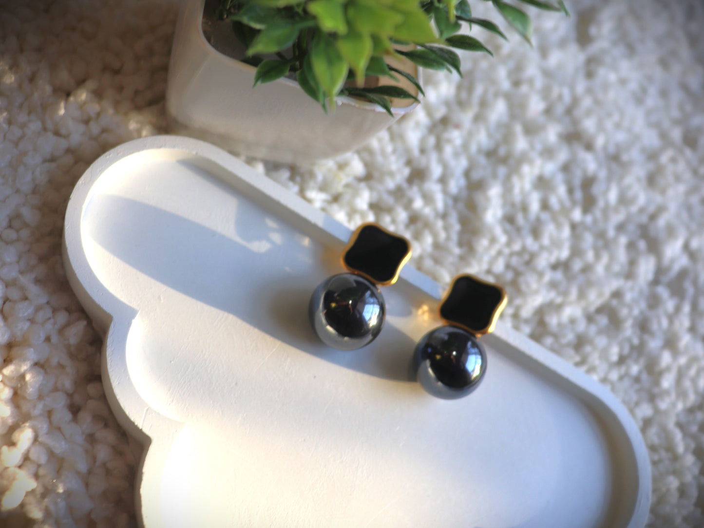 Elegant Pearl Stud Earrings with Geometric Accent