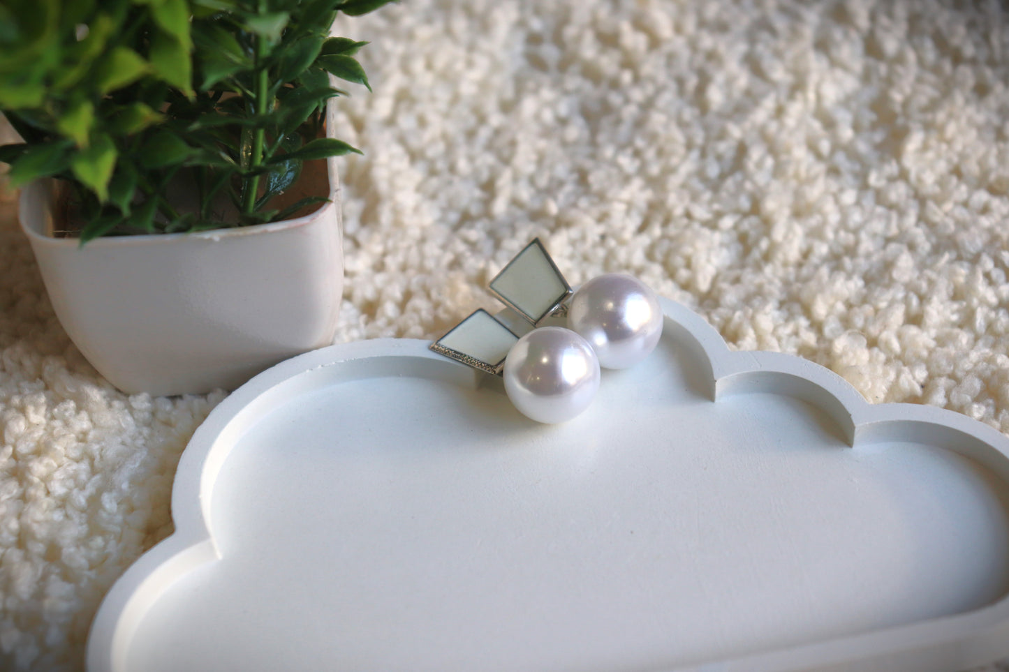 Elegant Pearl Stud Earrings with Geometric Accent