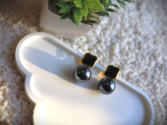 Elegant Pearl Stud Earrings with Geometric Accent