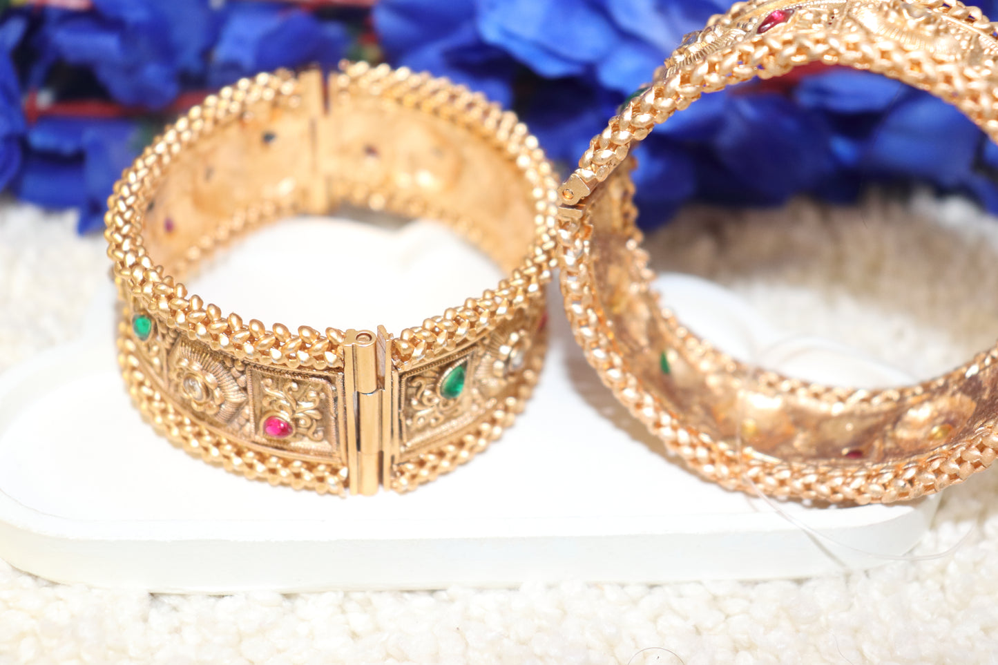 Traditional Gold-Toned Kundan Bangles
