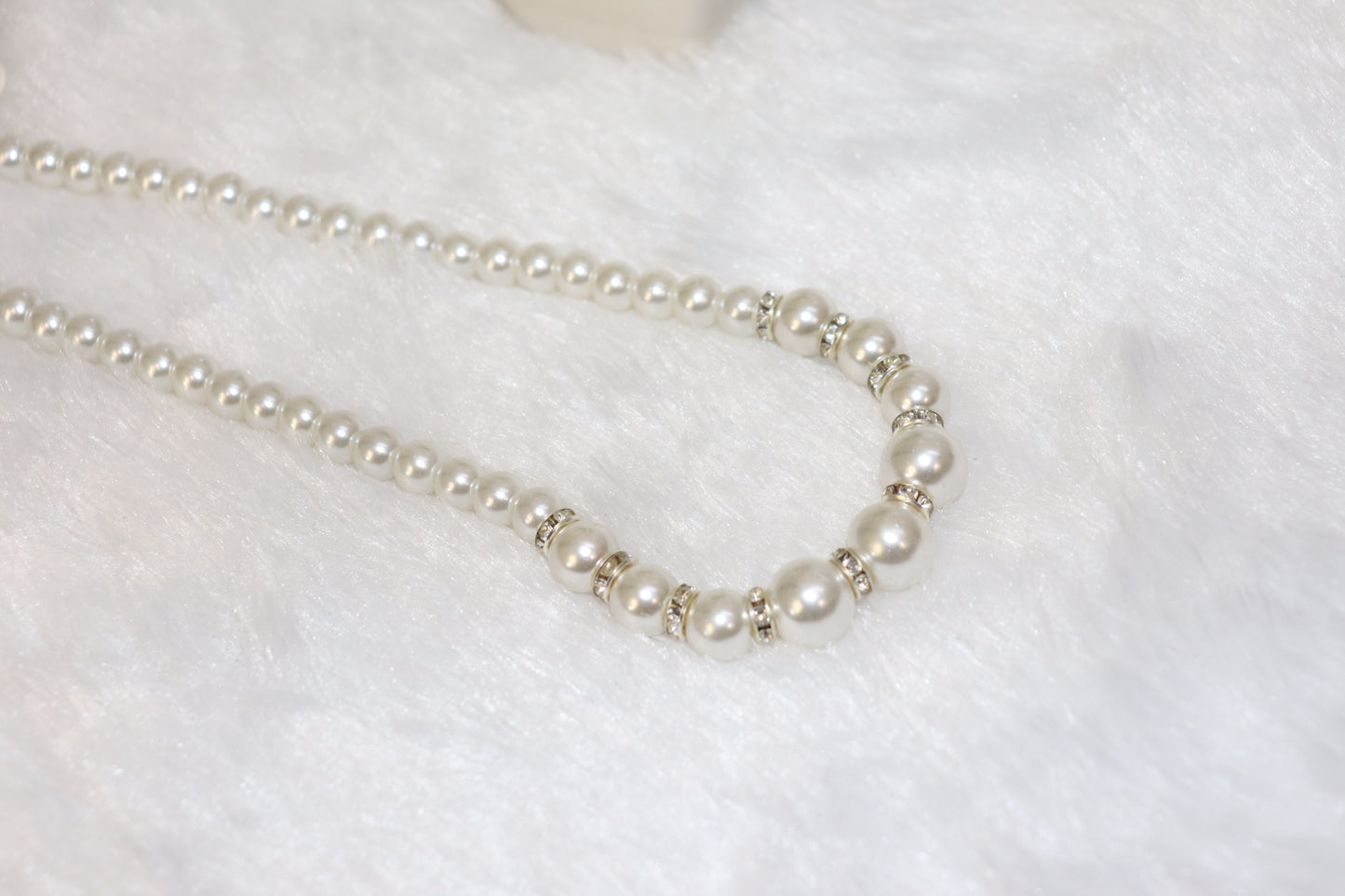 Elegant Pearl Necklace with Rhinestone Accents