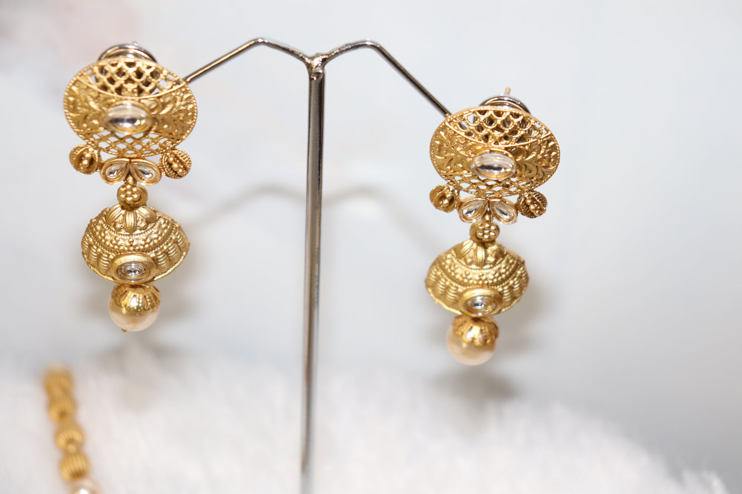 Graceful Gold-Plated Pearl Temple Necklace Set